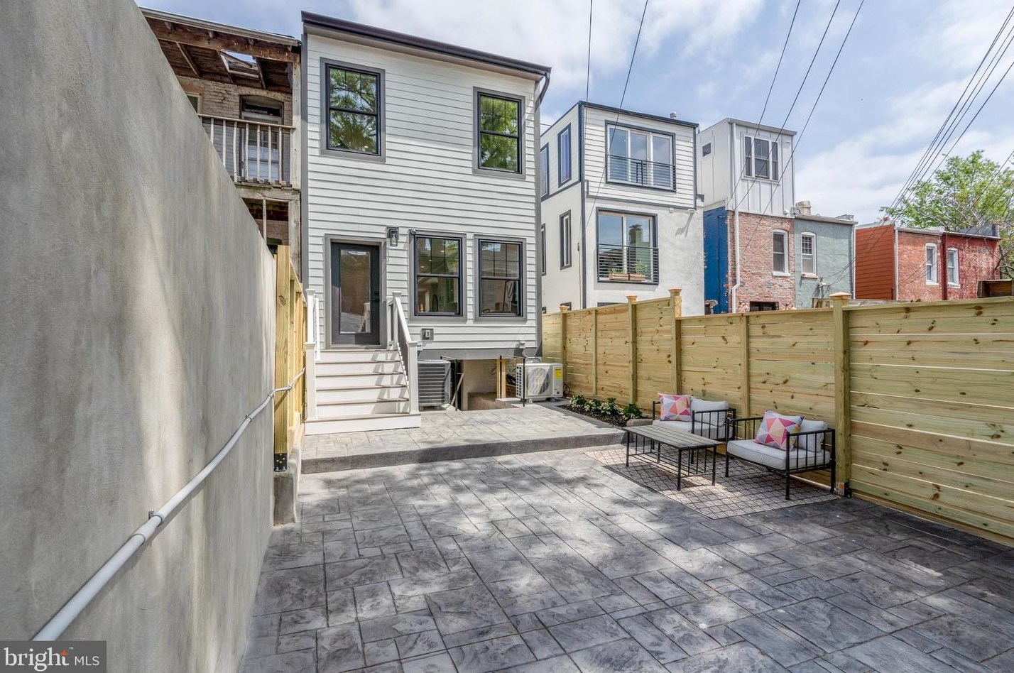 910 8th St, Washington DC  20002-3619 exterior