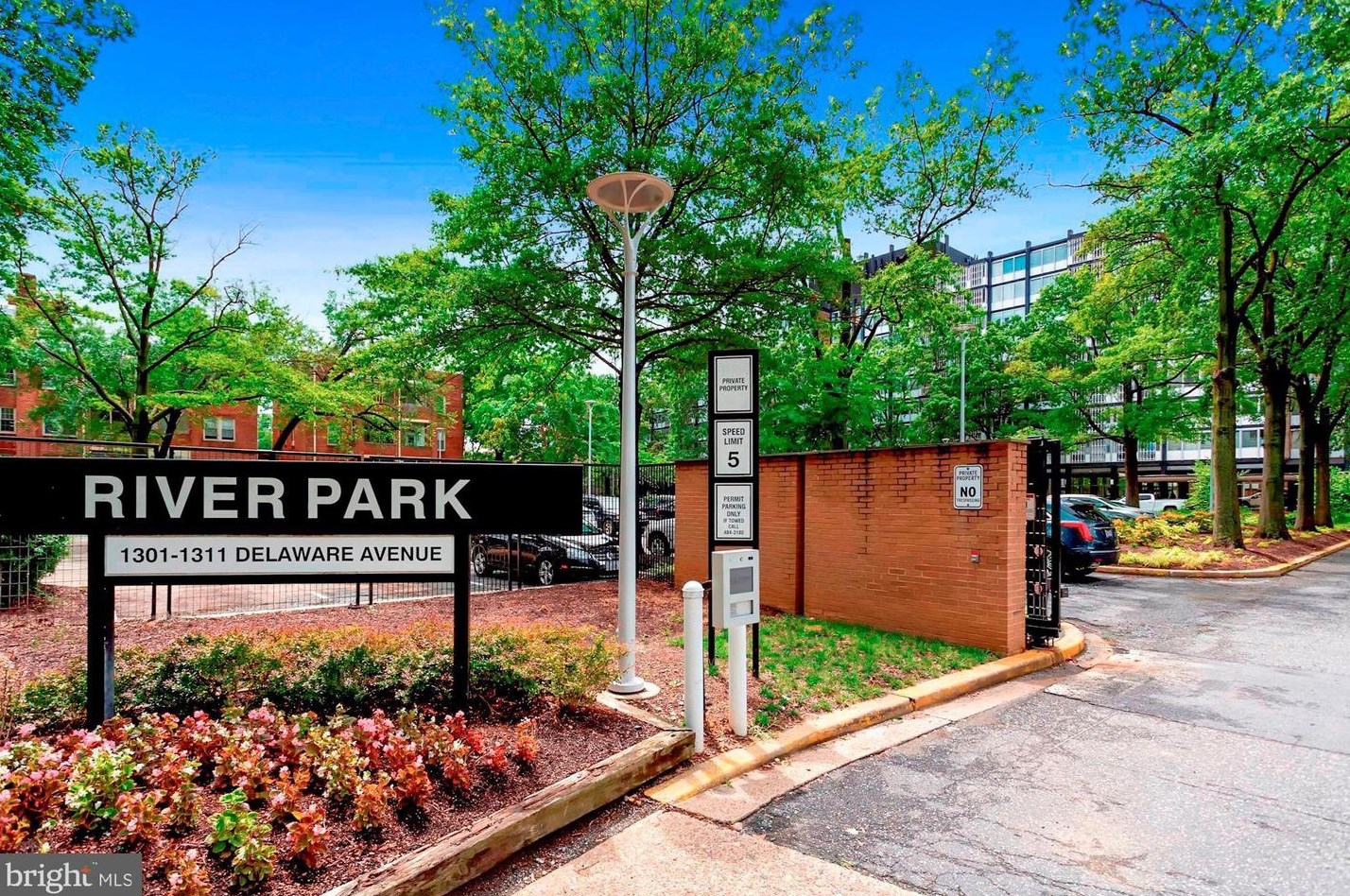 1311 Delaware Ave, Washington DC  20024-3930 exterior