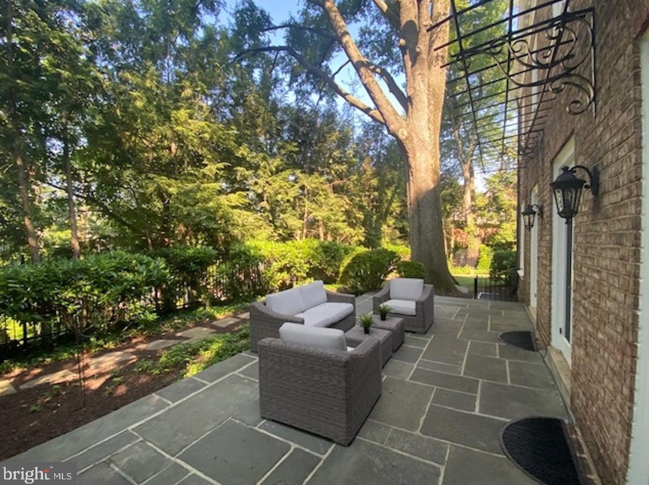 4625 Charleston Ter, Washington DC  20007-1912 exterior