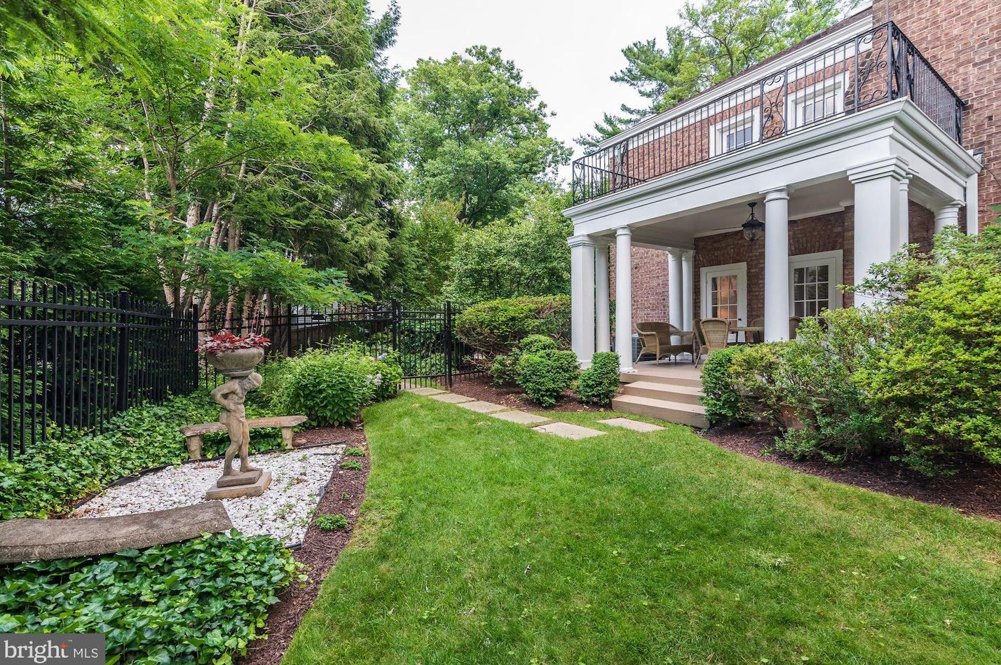 4625 Charleston Ter, Washington DC  20007-1912 exterior