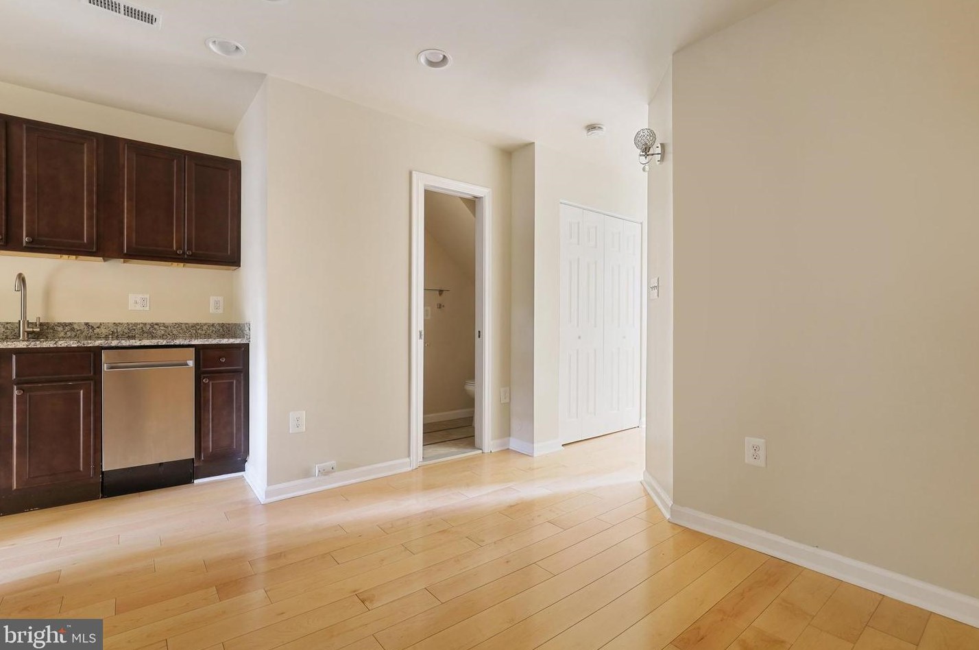 1269 16 St, Washington DC 20002-2555 exterior