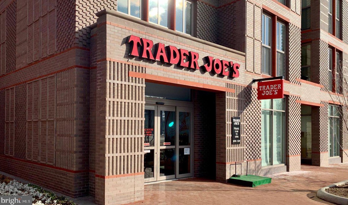 23 7 St, Washington DC 20003-4419 exterior