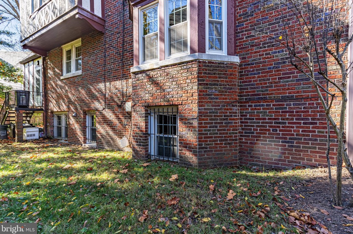 4828 Linnean Ave, Washington DC 20008-2123 exterior