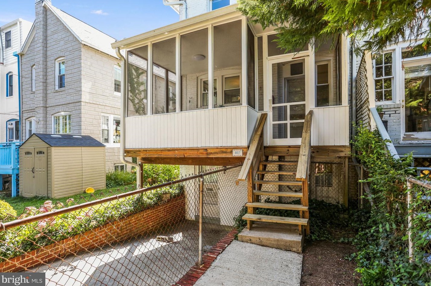 4417 Fessenden St, Washington DC 20016-4243 exterior