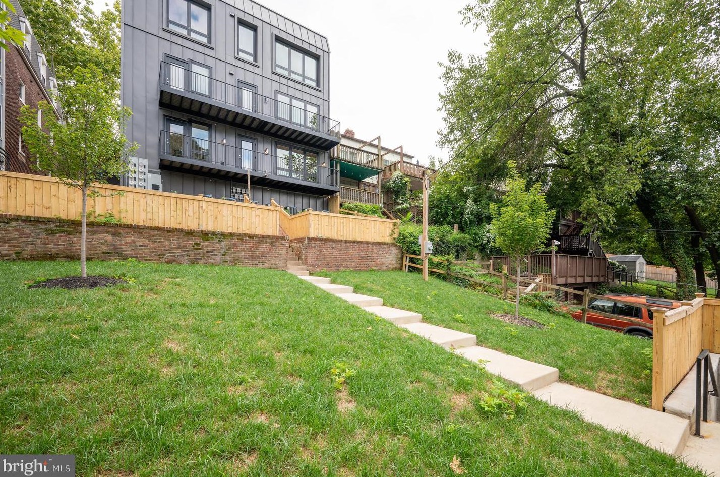 3941 Davis Pl, Washington DC  20007-1235 exterior