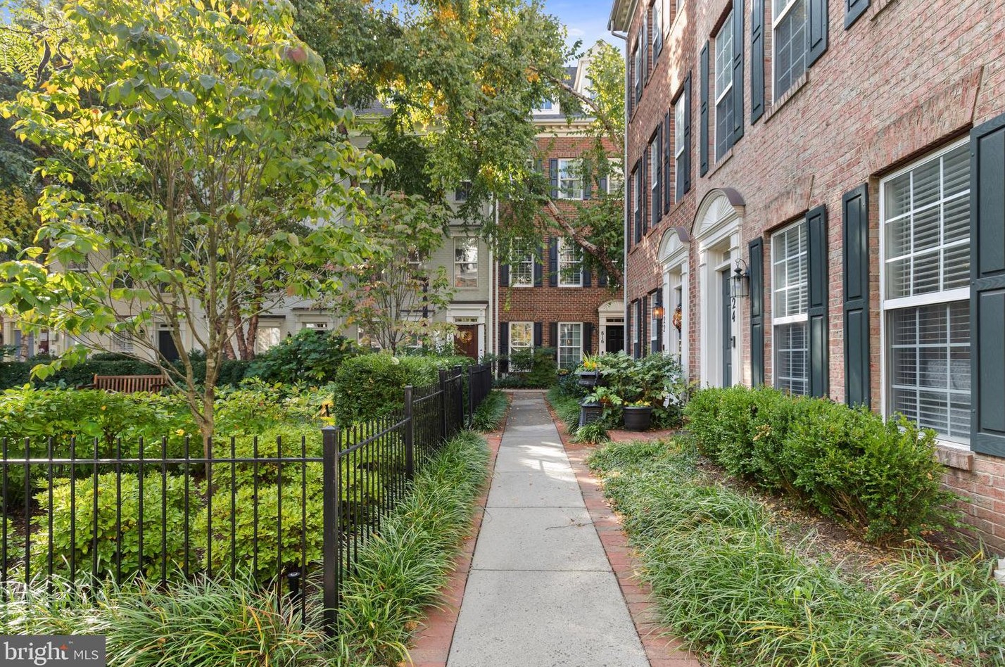 824 Capitol Square Pl, Washington DC 20024-2493 exterior