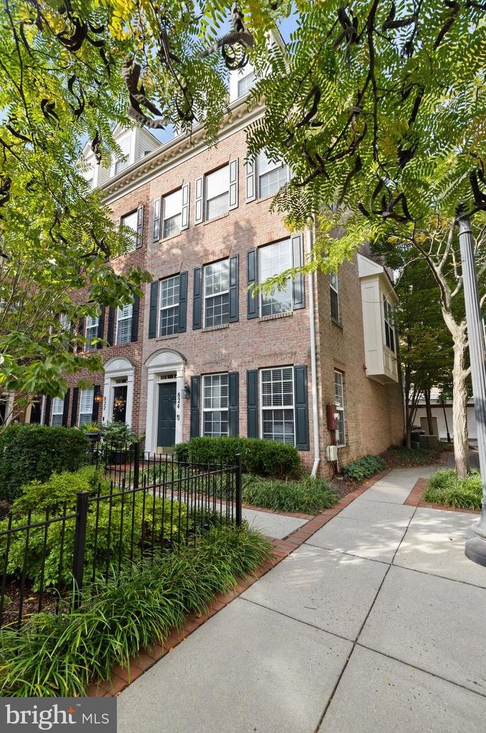 824 Capitol Square Pl, Washington DC 20024-2493 exterior
