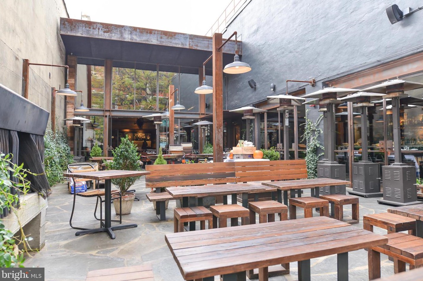 1439 Chapin St, Washington DC  20009-4582 exterior