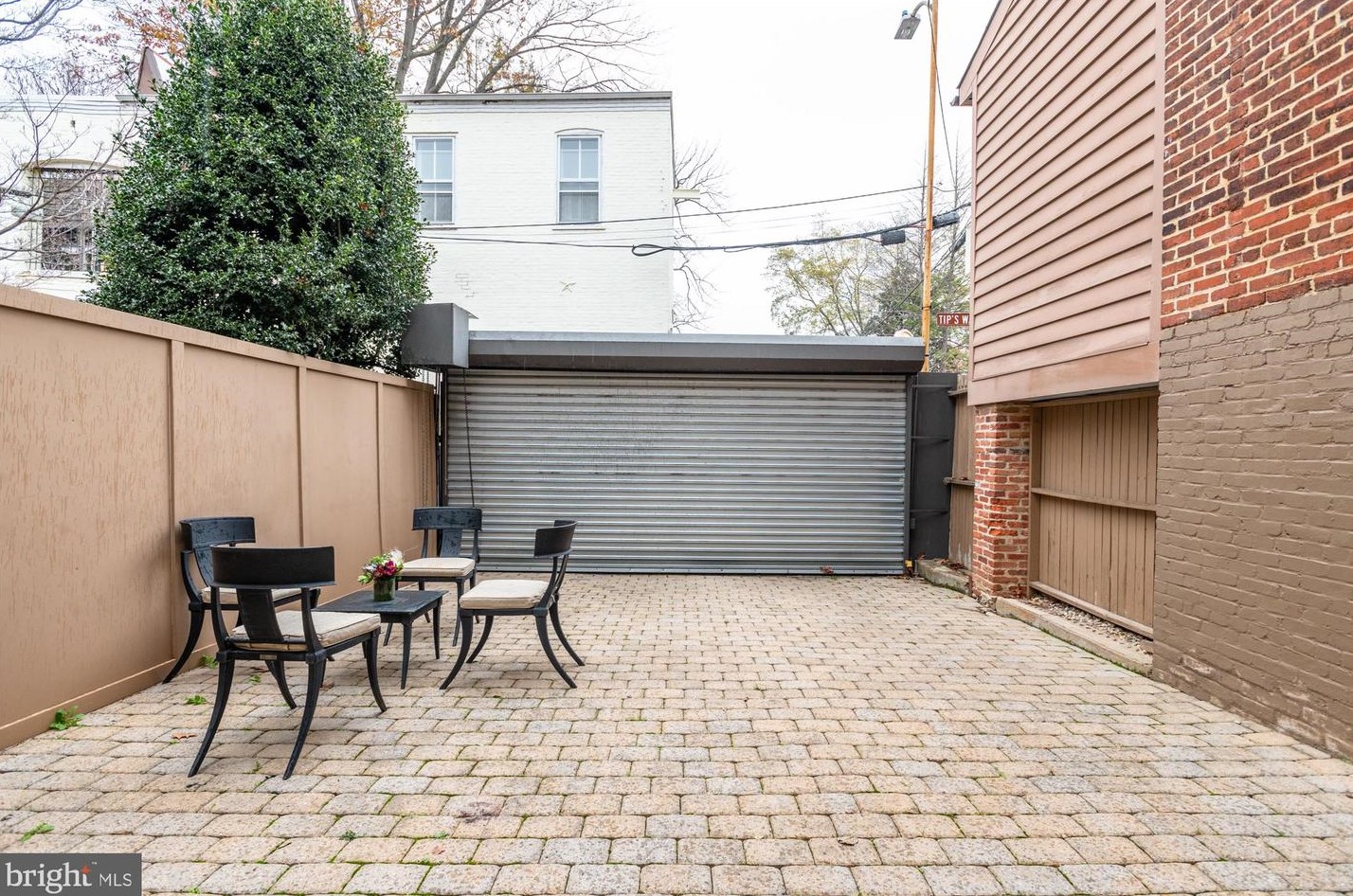 710 Capitol St, Washington DC 20003-1345 exterior