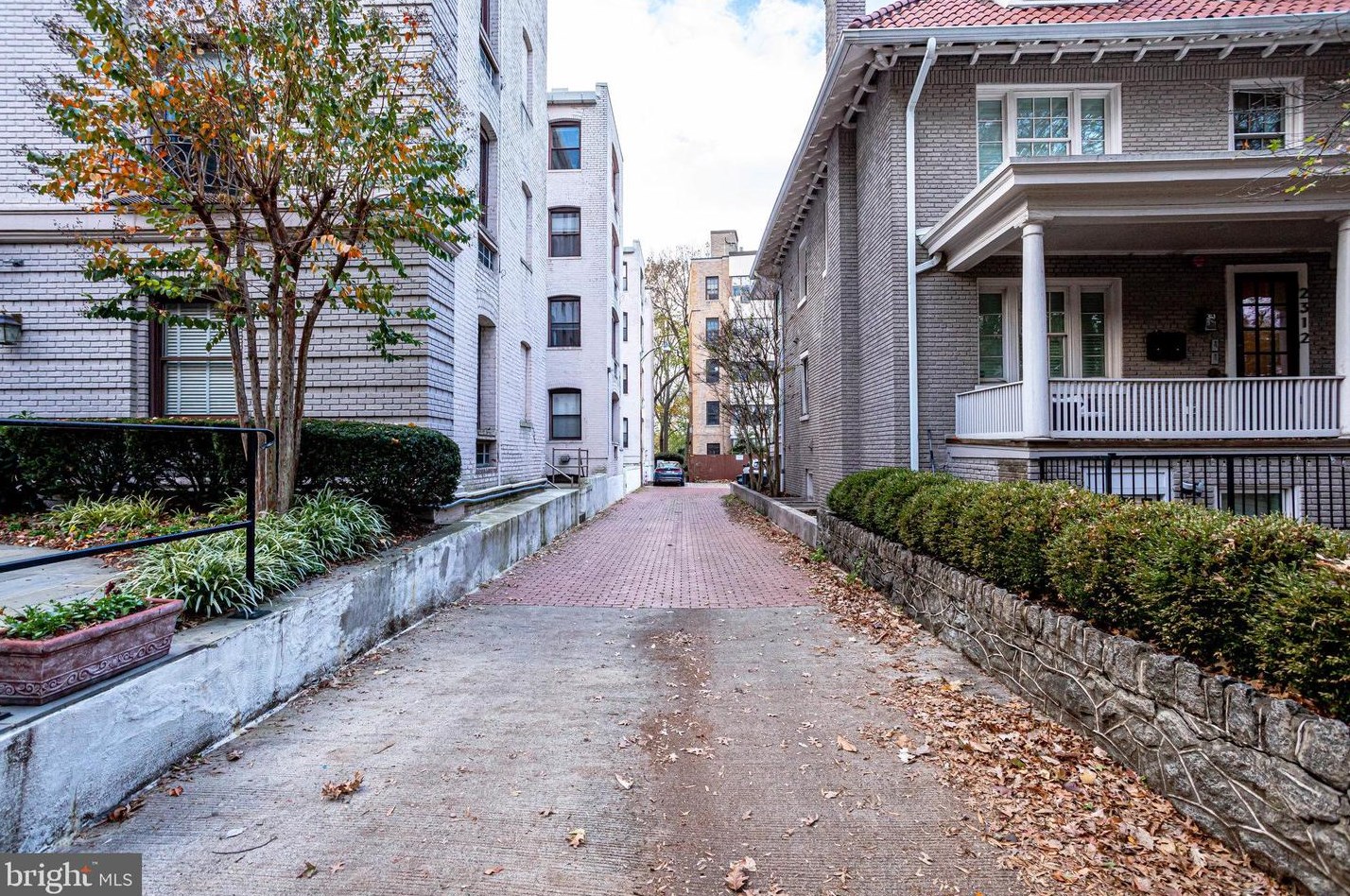 2310 Ashmead Pl, Washington DC  20009-1439 exterior