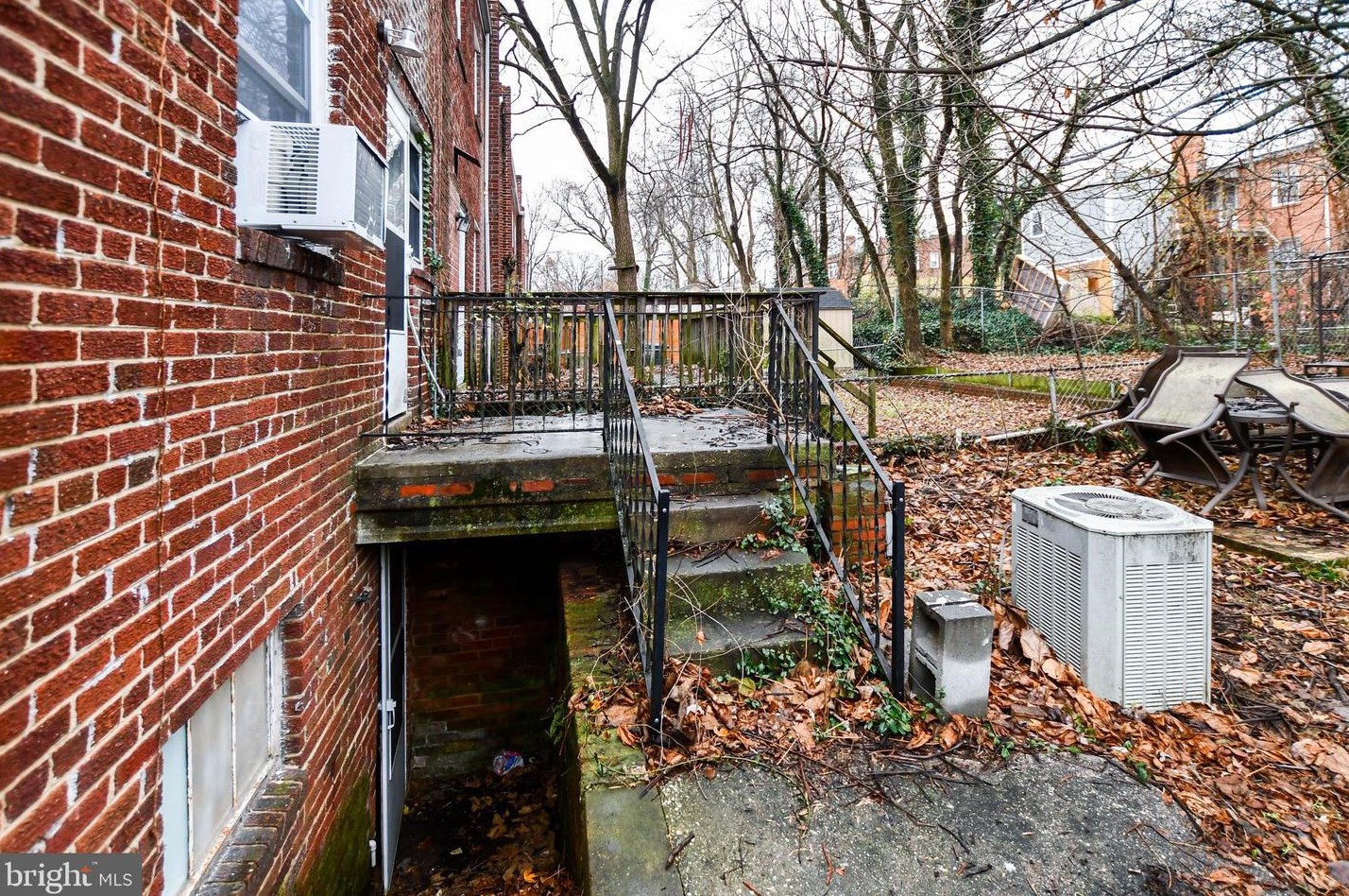 4609 Clay St, Washington DC 20019-1422 exterior