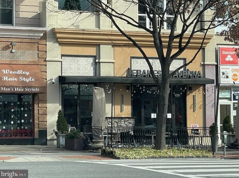 2818 Connecticut Ave, Washington DC  20008-1526 exterior