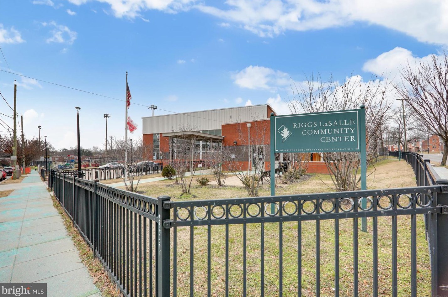 5411 Chillum Pl, Washington DC  20011-2618 exterior