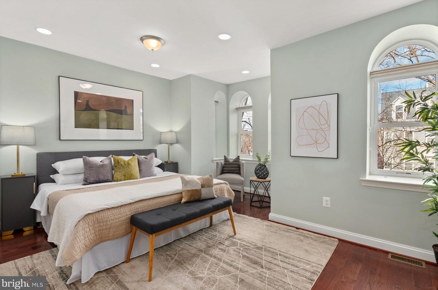 1379 F St, Washington DC  20002-5419 exterior