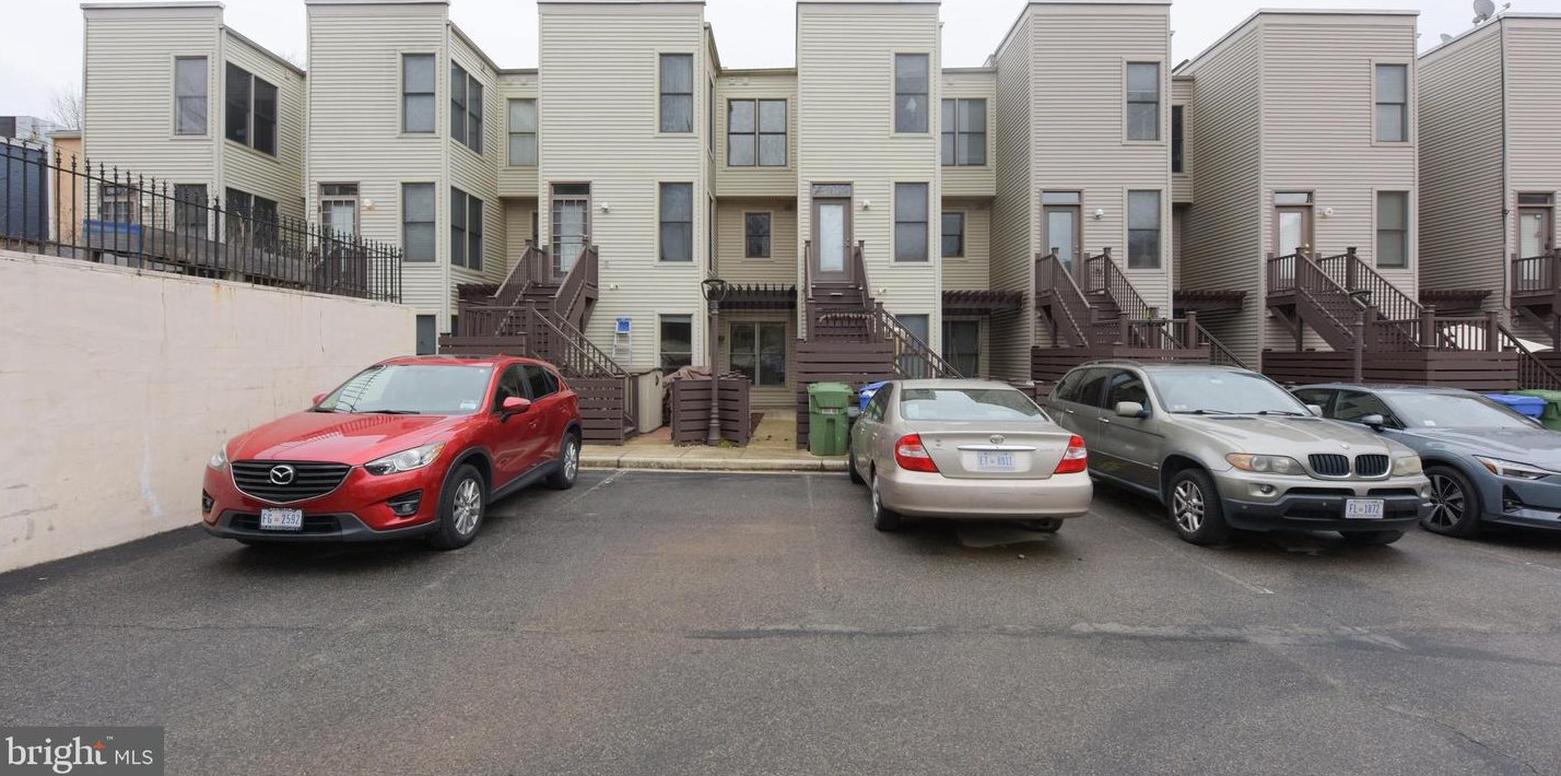 249 14th St, Washington DC  20003-2366 exterior