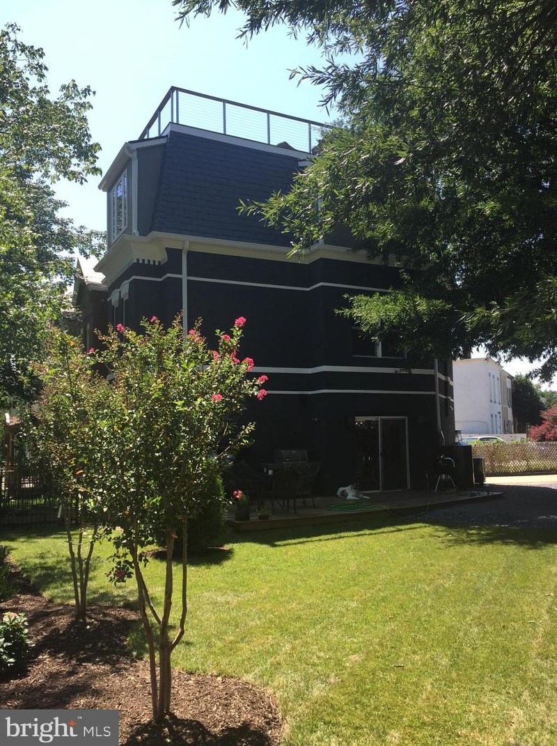 1018 9th St, Washington DC  20002-3716 exterior