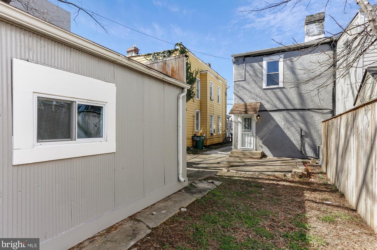 1926 17th St, Washington DC  20020-4704 exterior