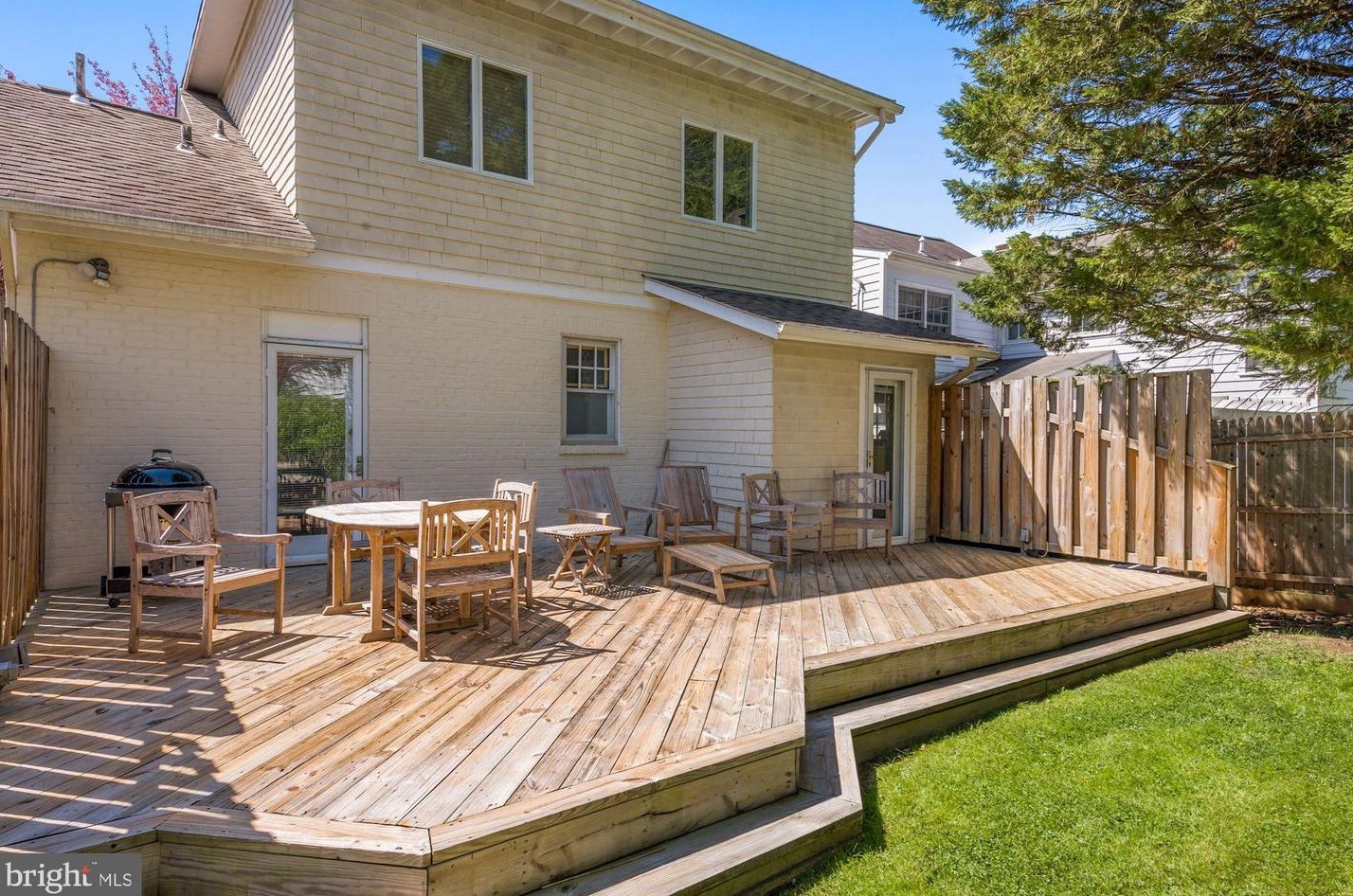 4927 Butterworth Pl, Washington DC 20016-4353 exterior