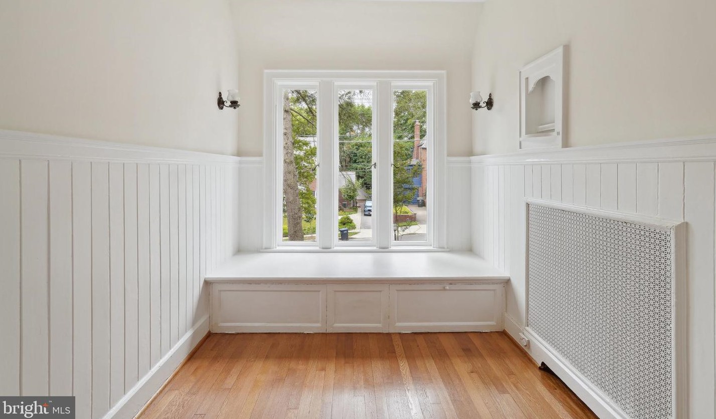 4825 Linnean Ave, Washington, DC 20008-2124
