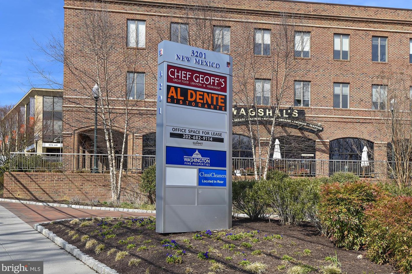 4201 Cathedral Ave, Washington DC  20016-4901 exterior