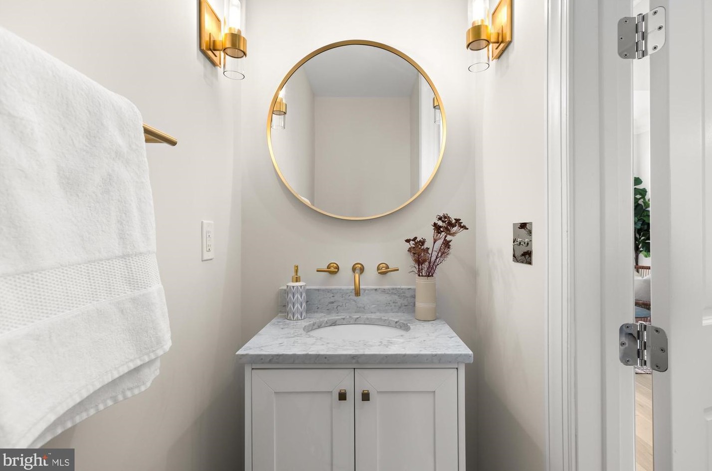 1868 Monroe St, Washington DC  20018-2736 exterior