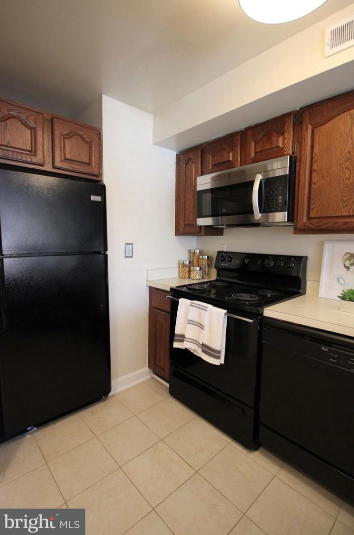 1218 Eton Ct, Washington DC  20007-3240 exterior