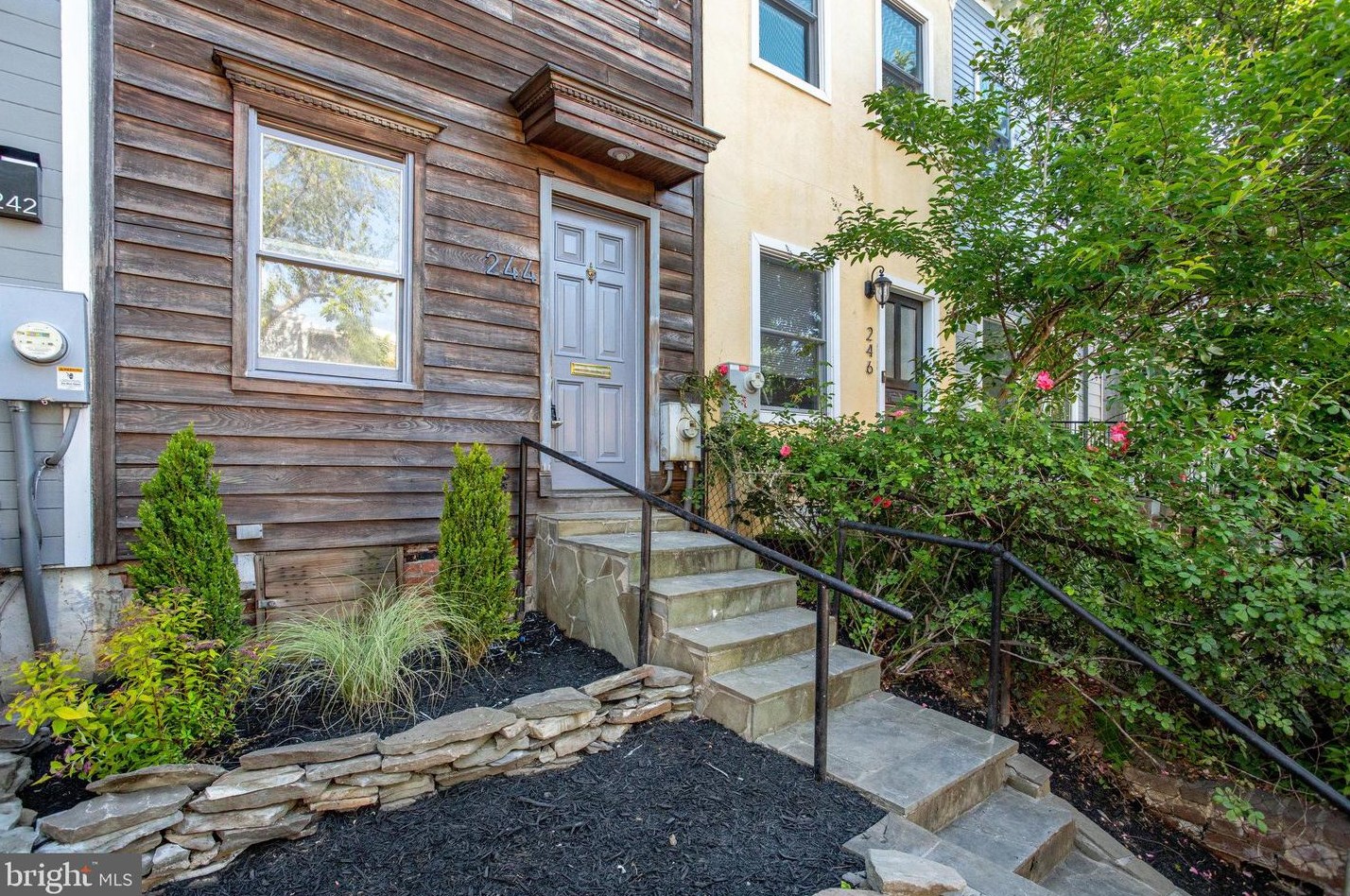 244 10th St, Washington DC  20002-6214 exterior