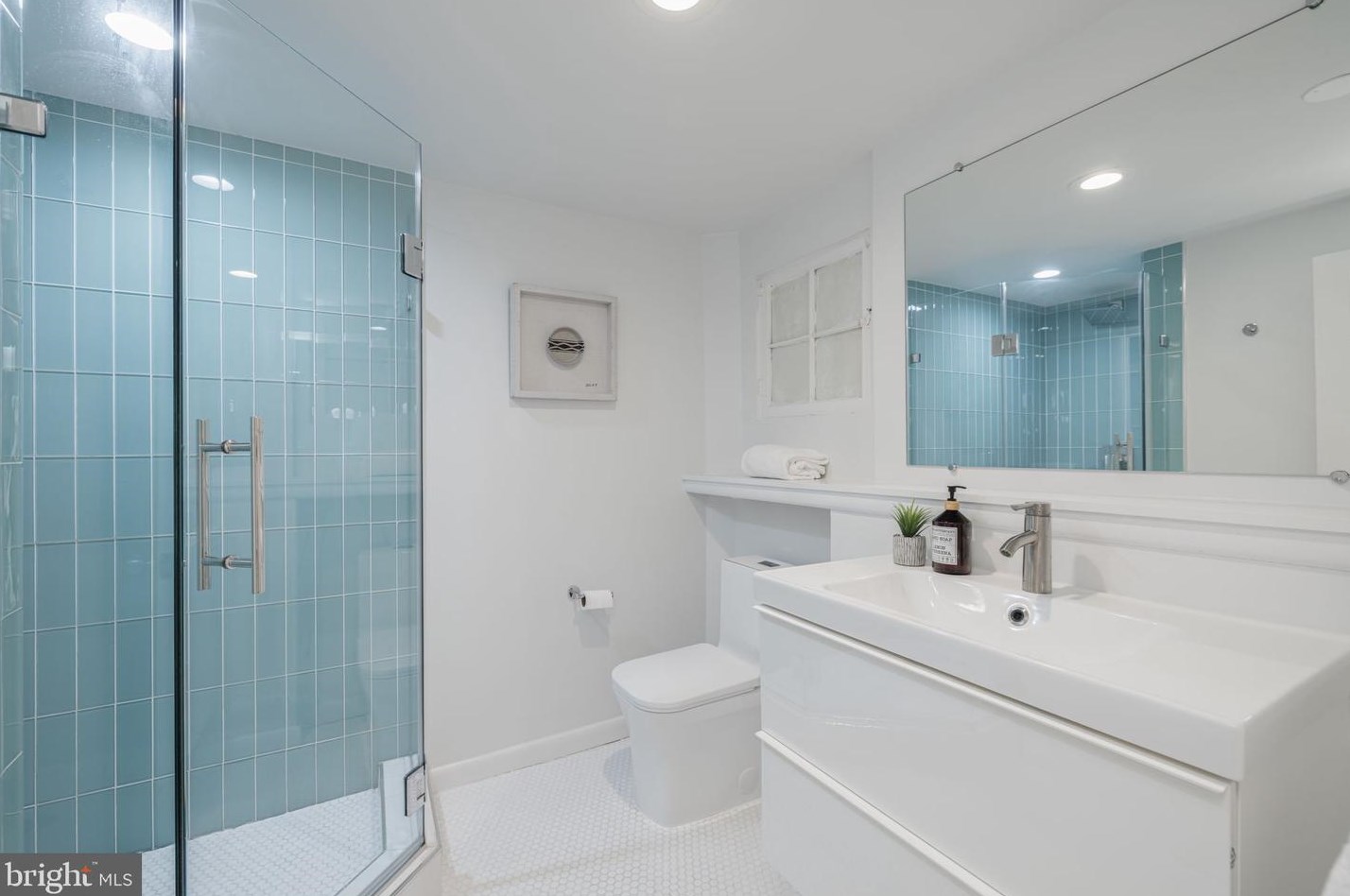 3843 Beecher St, Washington DC 20007-1802 exterior