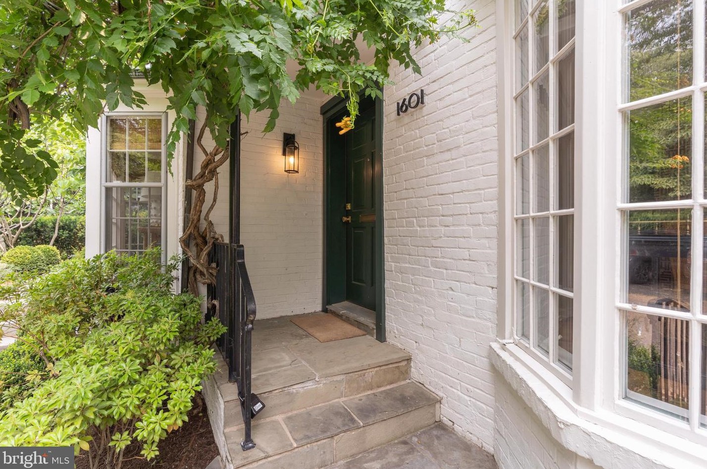 1601 Caton Pl, Washington DC  20007-2936 exterior