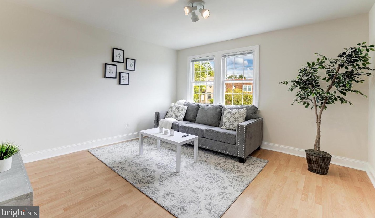 916 19 St, Washington DC 20002-4085 exterior