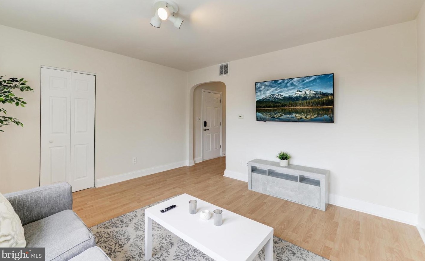 916 19 St, Washington DC 20002-4085 exterior