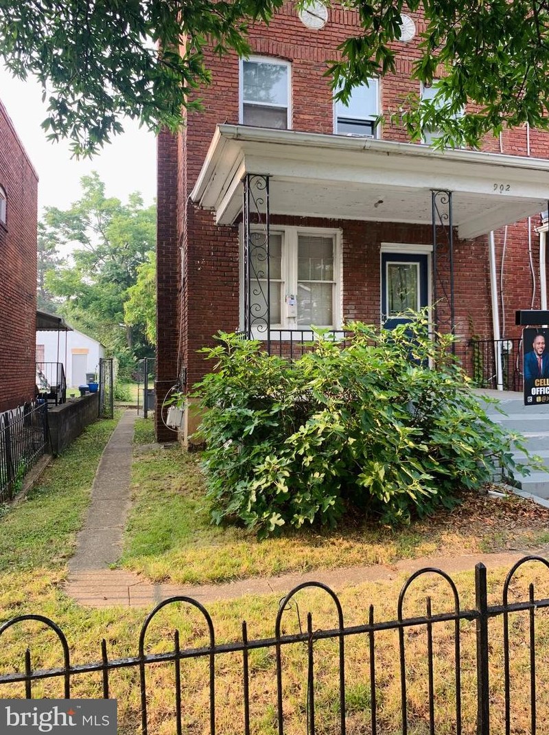 902 Irving St, Washington DC  20017-3416 exterior