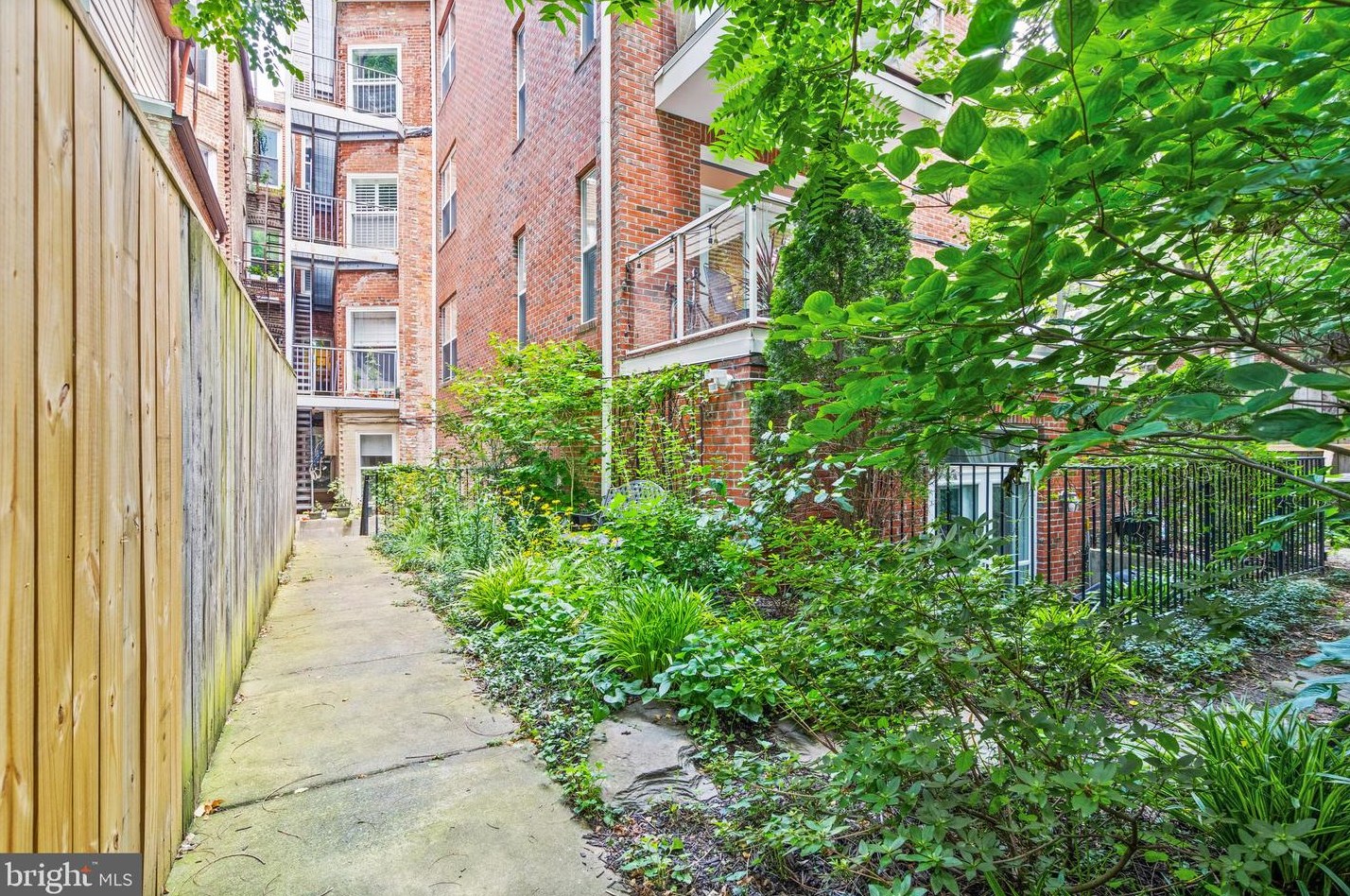 1854 Mintwood Pl, Washington DC 20009-2384 exterior