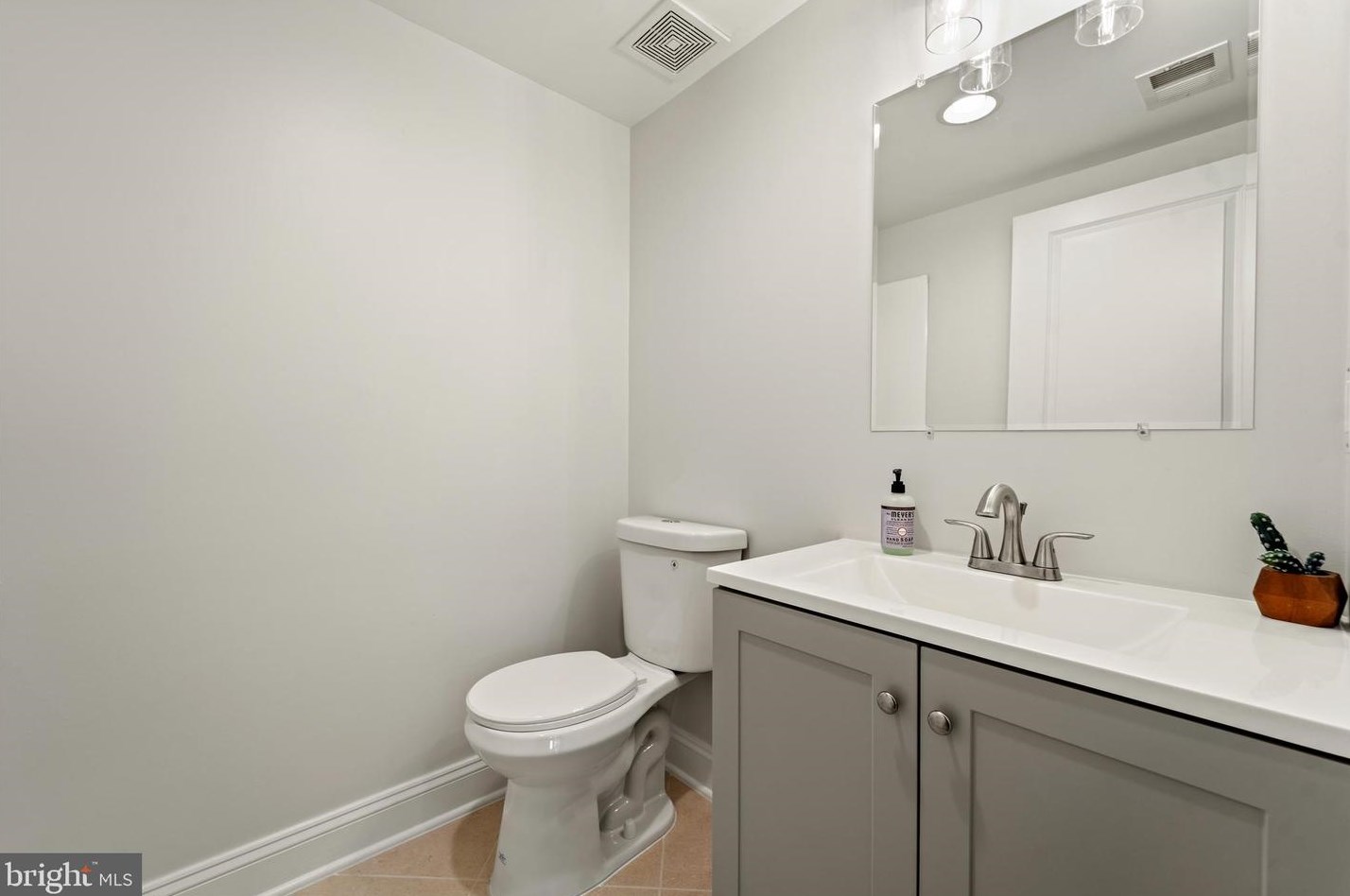 3810 Ft Lincoln Dr, Washington DC 20018-4311 exterior