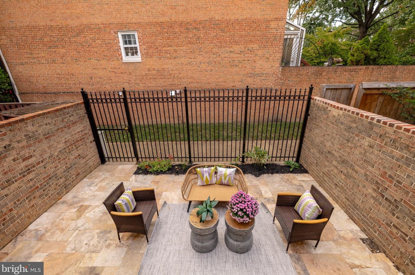 629 4 St, Washington DC 20002-4905 exterior