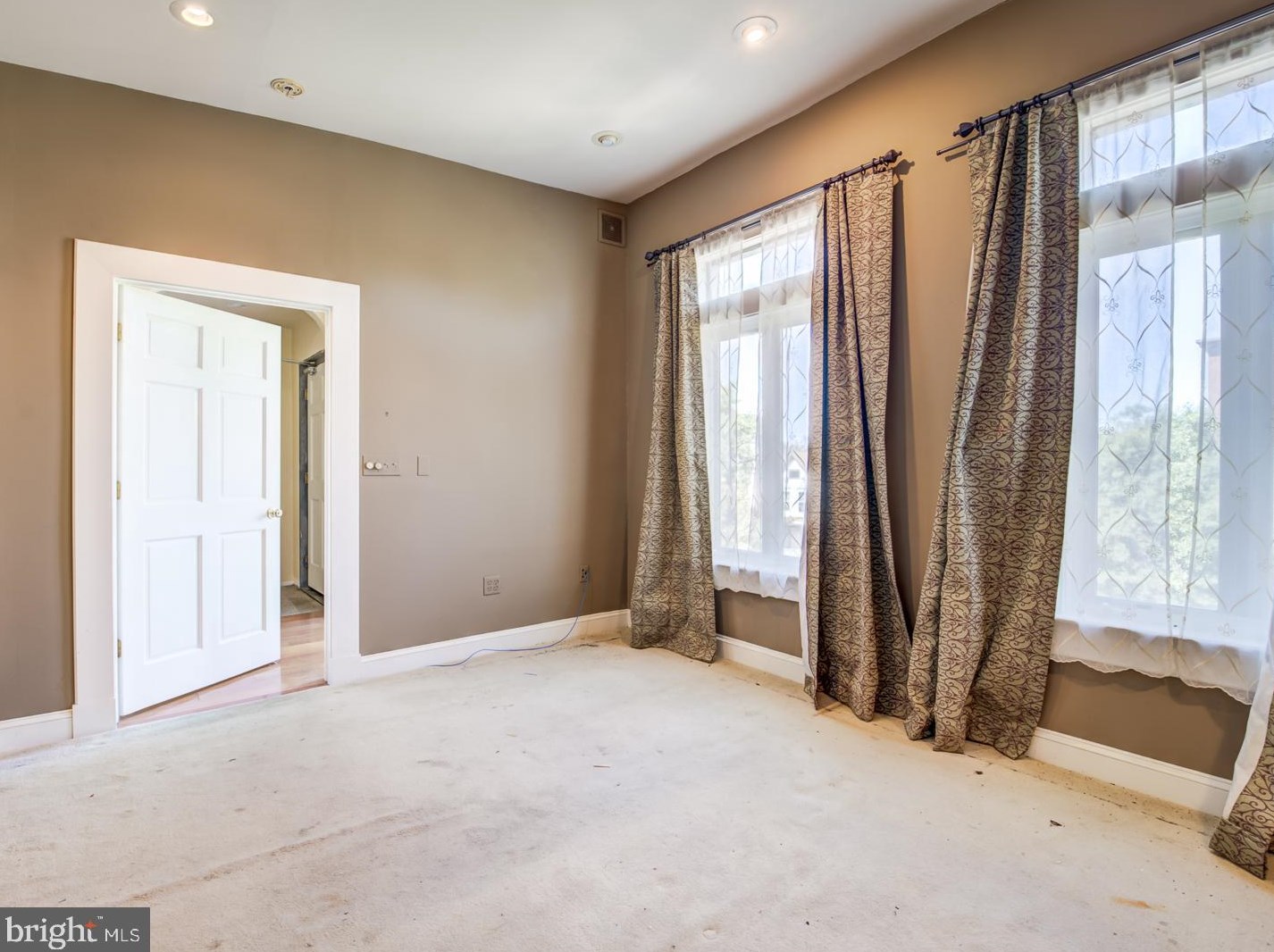 1324 Kenyon St, Washington DC 20010-2493 exterior