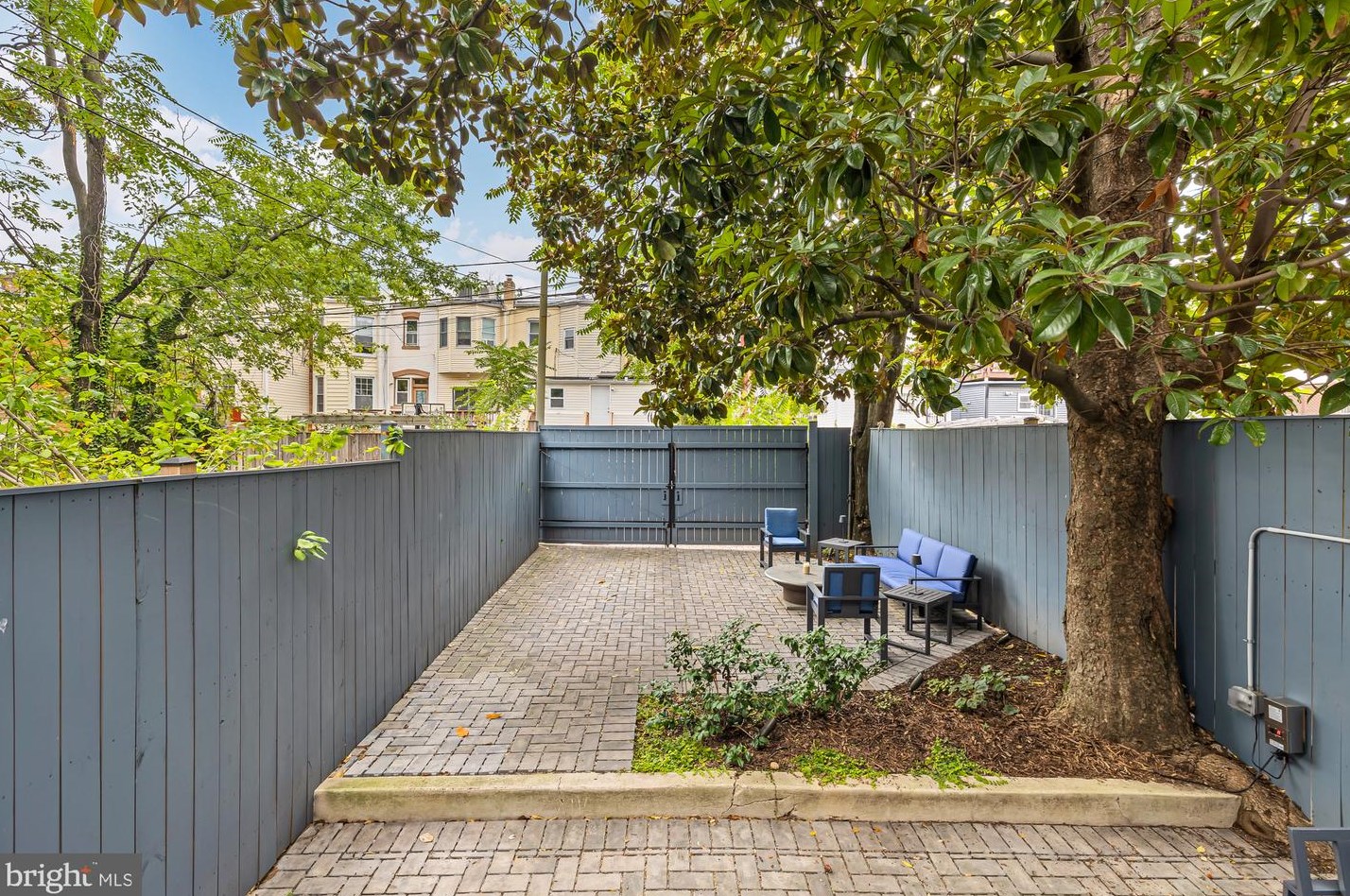 613 Kenyon St, Washington DC  20010-2909 exterior