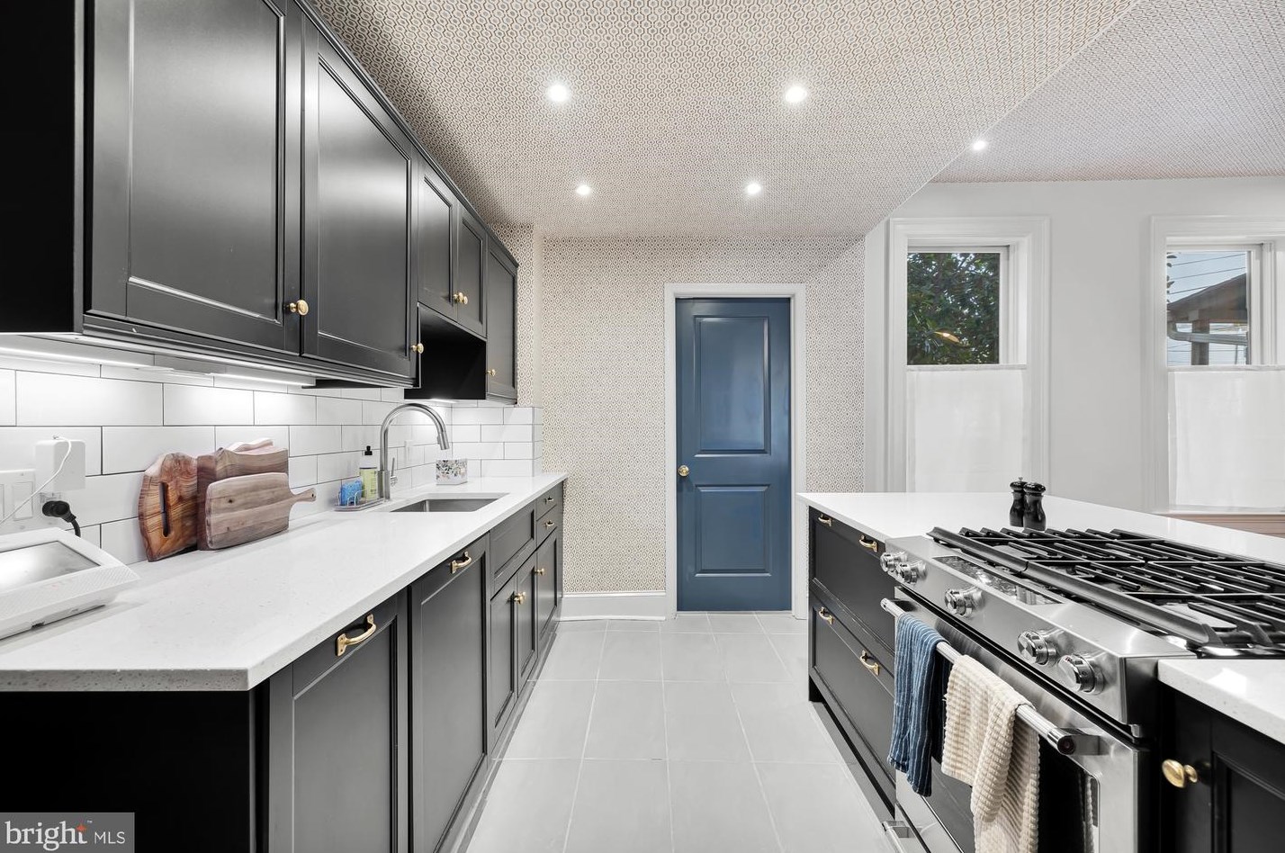 613 Kenyon St, Washington DC  20010-2909 exterior