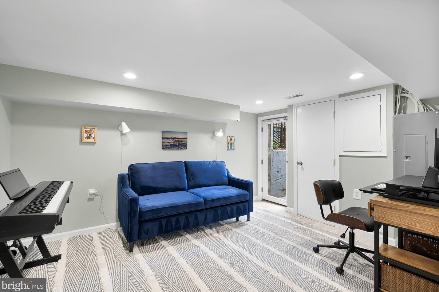 613 Kenyon St, Washington DC  20010-2909 exterior