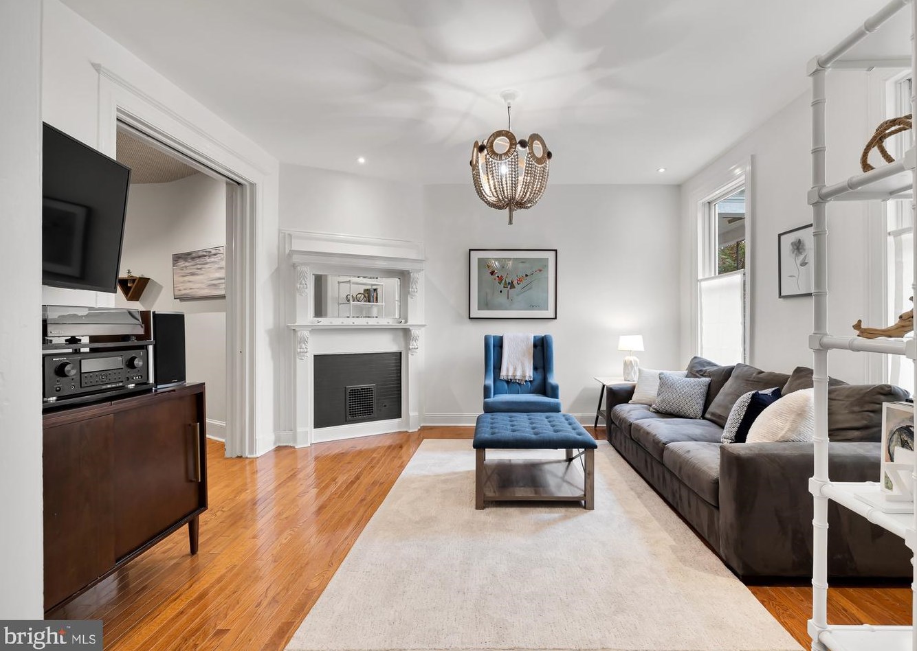 613 Kenyon St, Washington DC  20010-2909 exterior