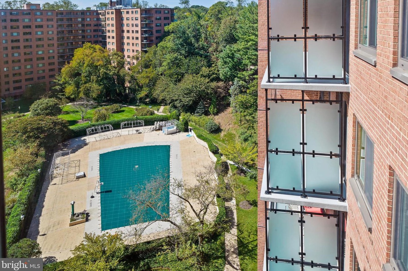 4201 Cathedral Ave, Washington DC  20016-4901 exterior