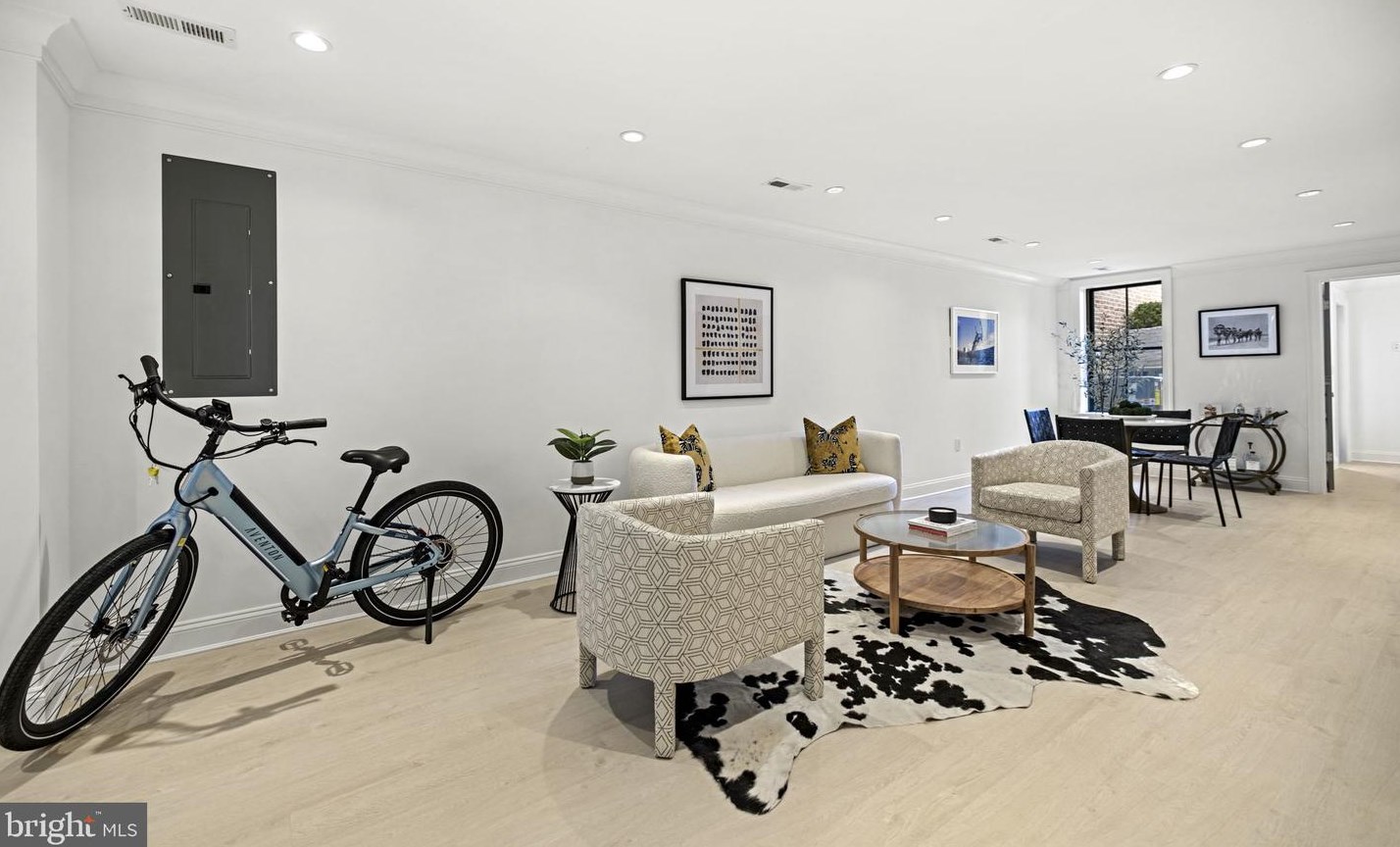 1632 15th St, Washington DC  20009-3850 exterior