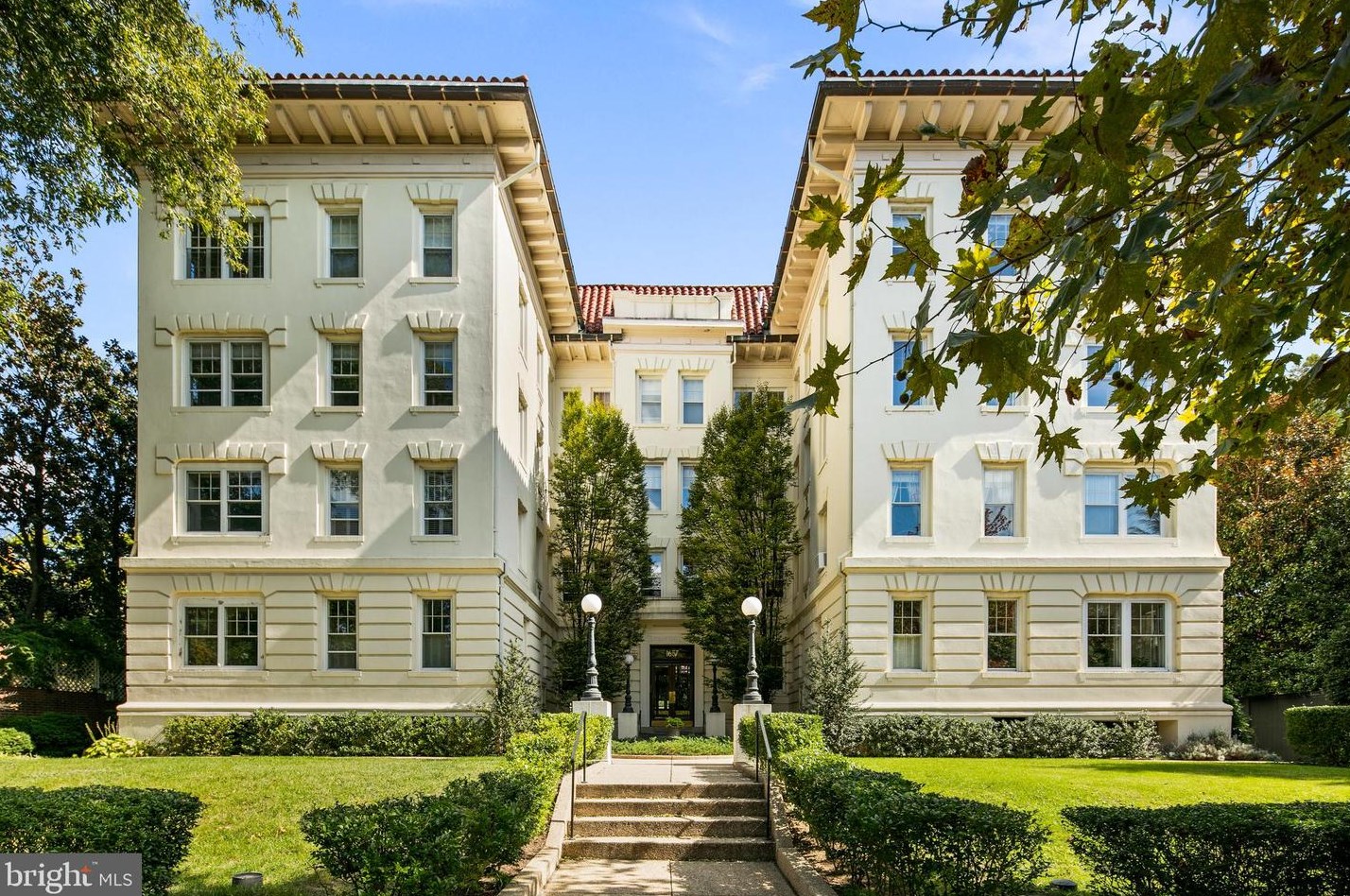 1657 31st St, Washington DC 20007-2967 exterior