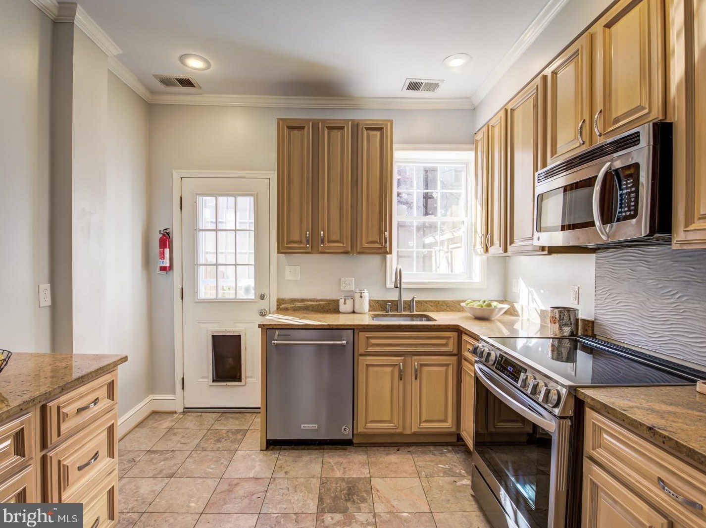 1341 Emerald St, Washington DC 20002-5432 exterior