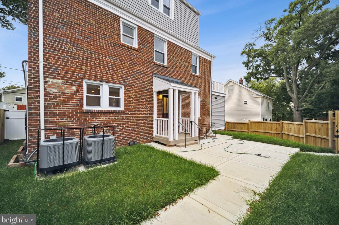 5010 Brooks St, Washington DC  20019-5318 exterior