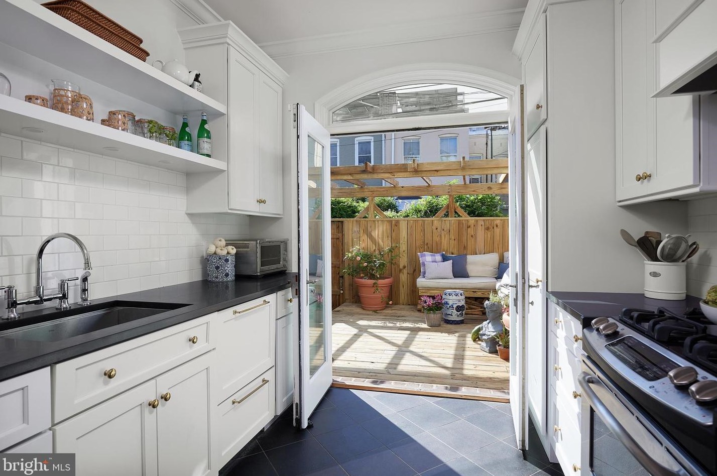 127 Duddington Pl, Washington DC 20003-2610 exterior