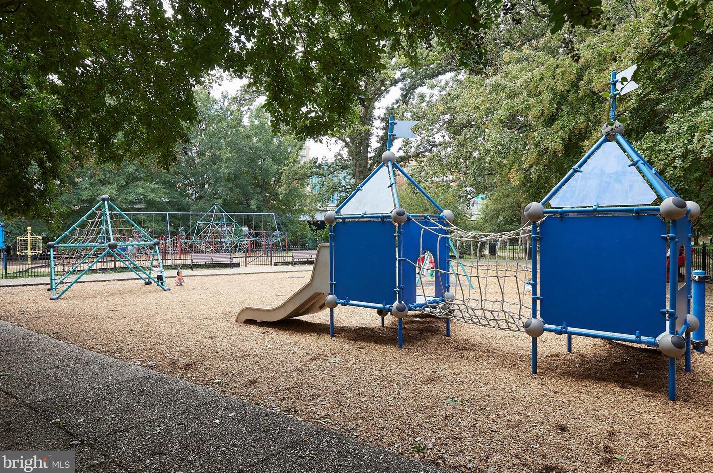 127 Duddington Pl, Washington DC 20003-2610 exterior