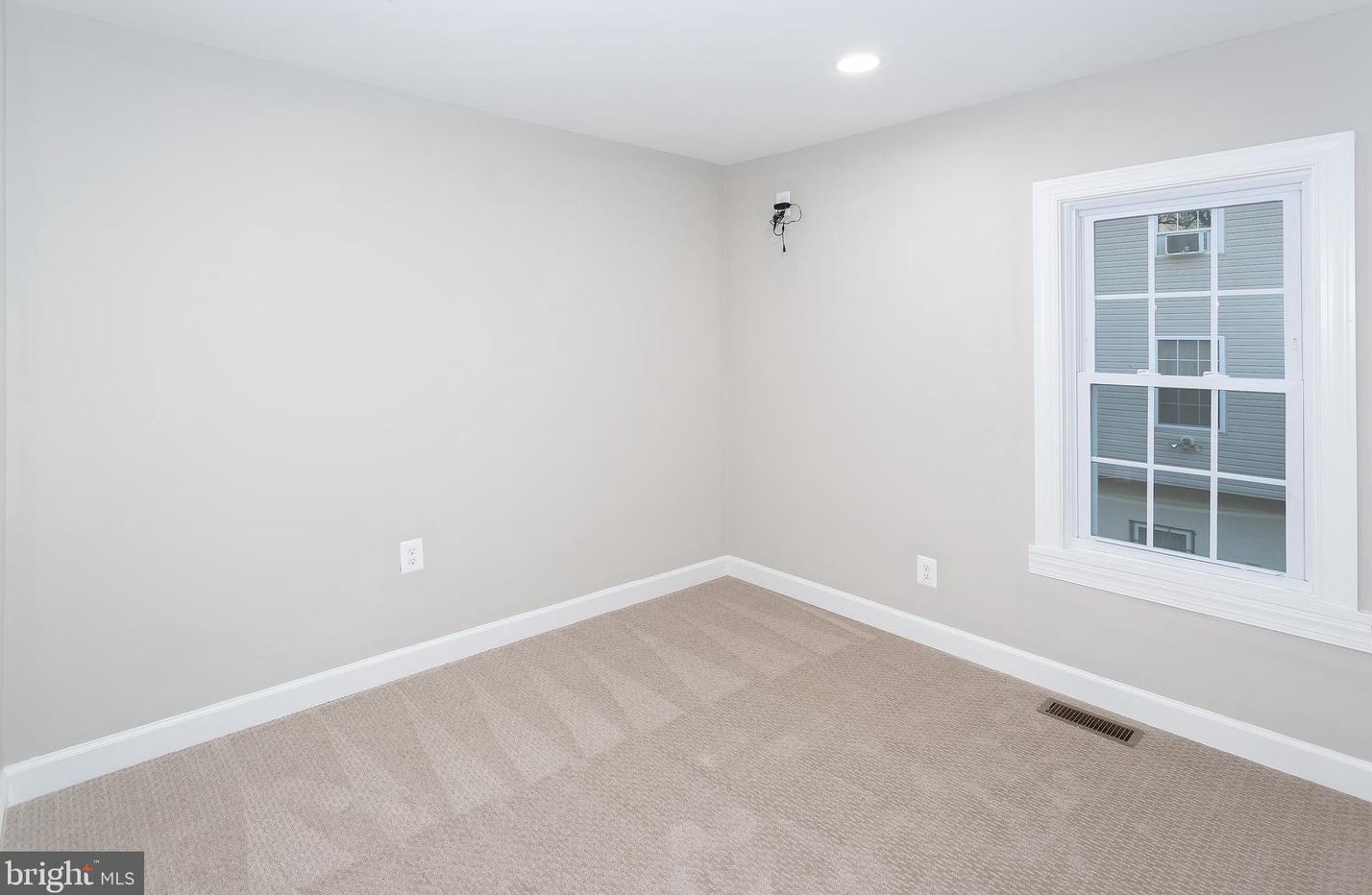 5220 Dix St, Washington DC  20019-6646 exterior