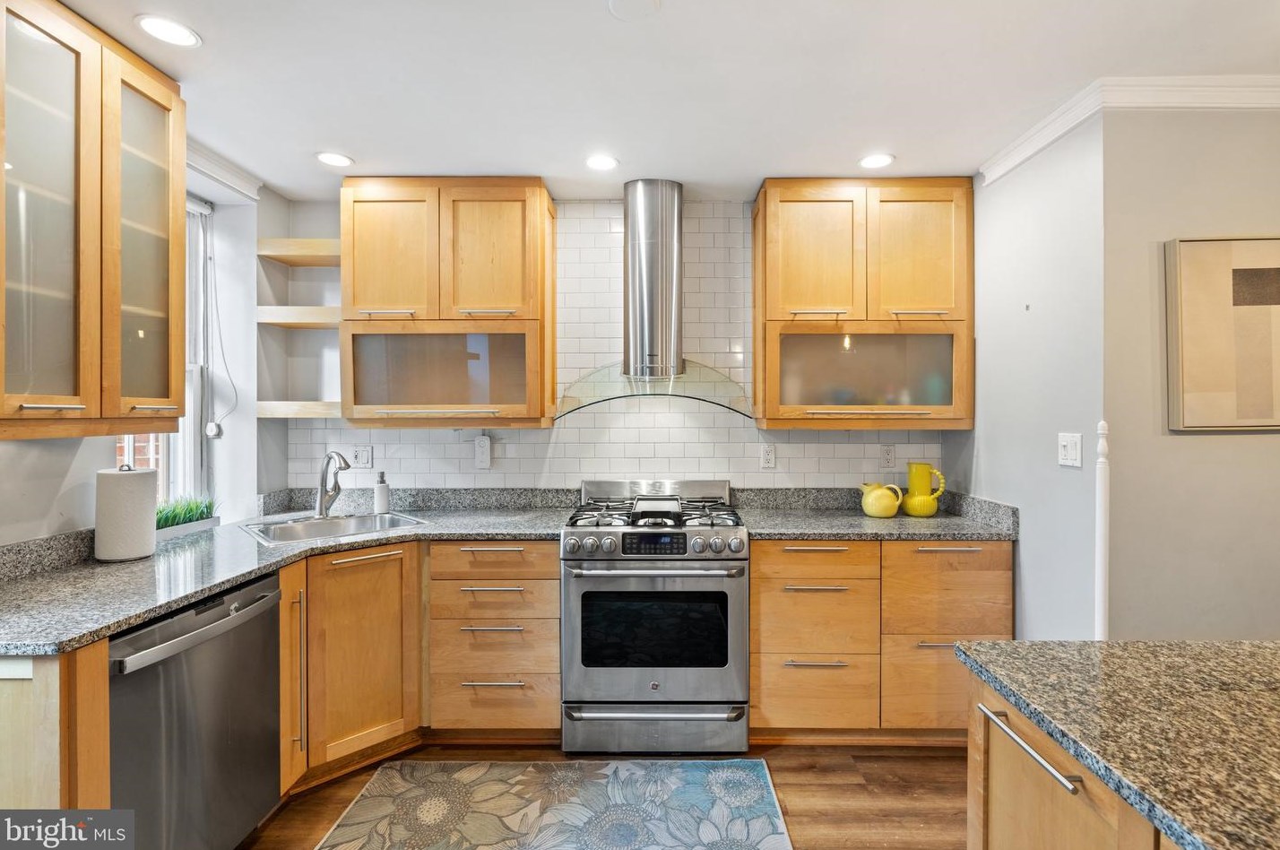 250 9th St, Washington DC  20002-6110 exterior