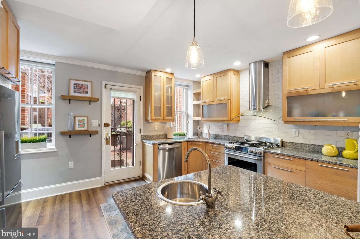 250 9th St, Washington DC  20002-6110 exterior